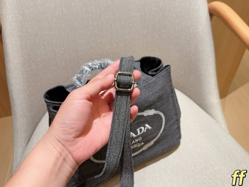 Prada Gray 25x18x10cm shoulder bag — Premium Replica