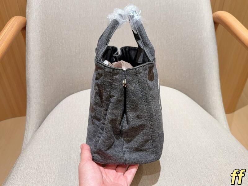 Prada Gray 25x18x10cm shoulder bag — Premium Replica