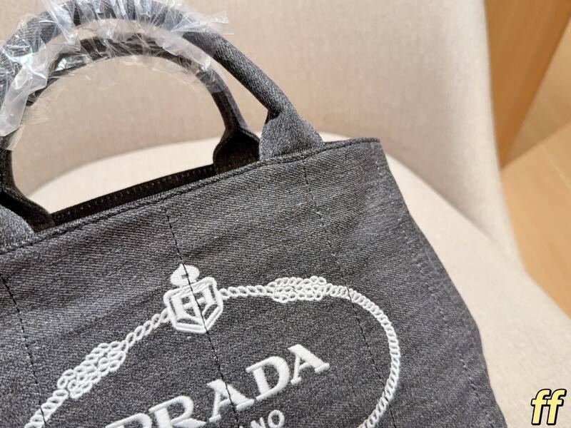 Prada Gray 25x18x10cm shoulder bag — Premium Replica