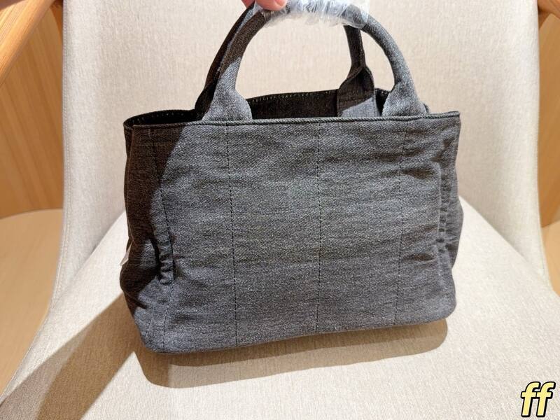 Prada Gray 25x18x10cm shoulder bag — Premium Replica