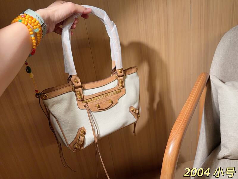 Balenciaga White 25x18x10cm shoulder bag — AAA Quality Replica