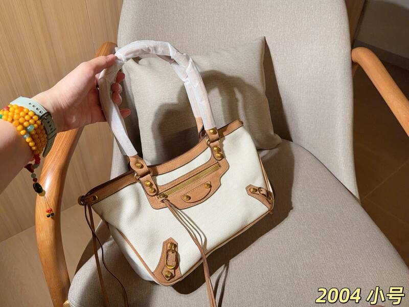 Balenciaga White 25x18x10cm shoulder bag — AAA Quality Replica