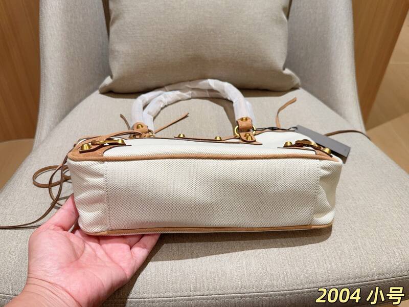 Balenciaga White 25x18x10cm shoulder bag — AAA Quality Replica