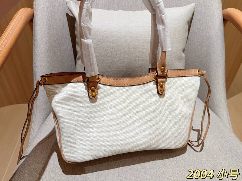 Balenciaga White 25x18x10cm shoulder bag — AAA Quality Replica