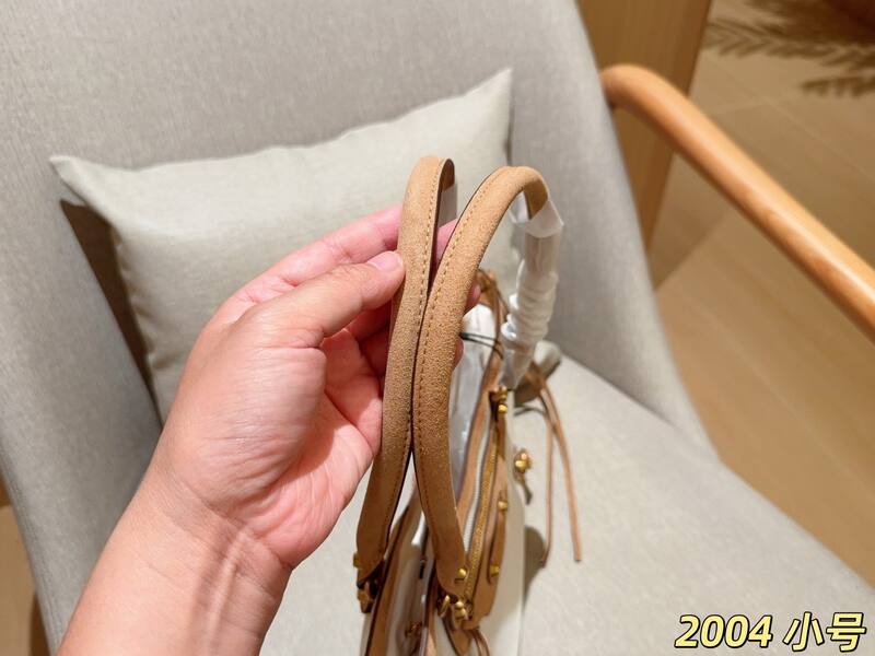 Balenciaga White 25x18x10cm shoulder bag — AAA Quality Replica