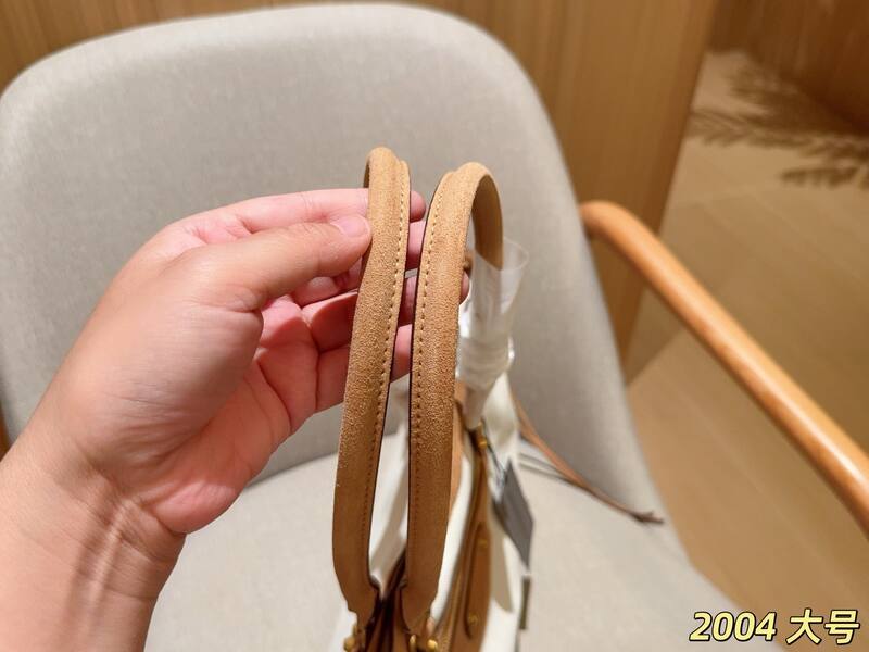 Balenciaga White 40x30x16cm shoulder bag — AAA Quality Replica
