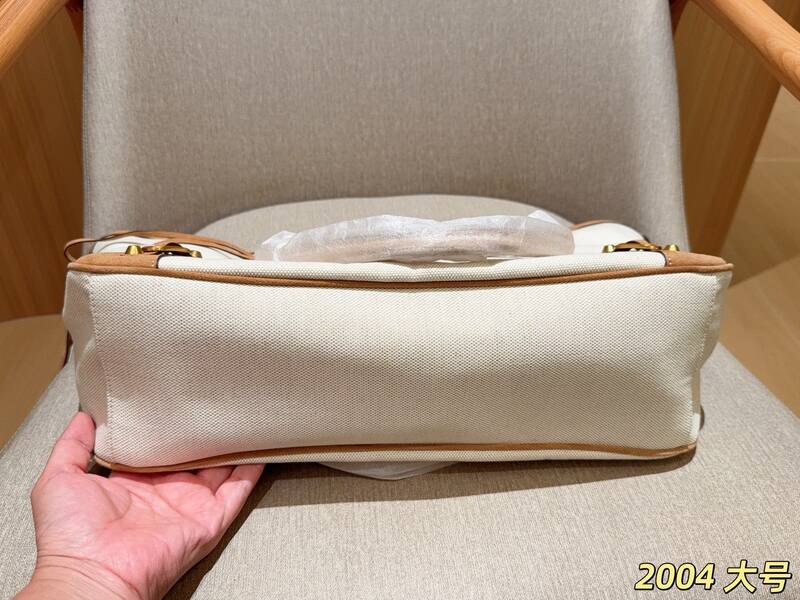 Balenciaga White 40x30x16cm shoulder bag — AAA Quality Replica