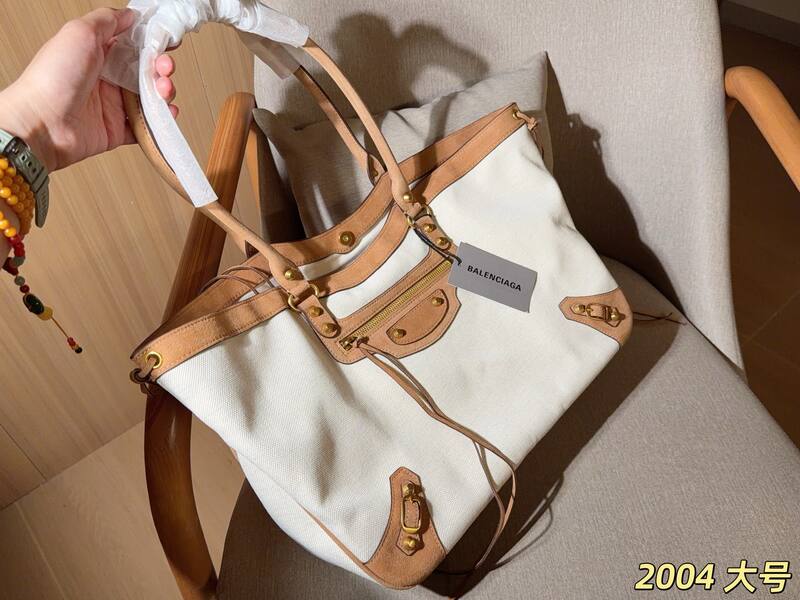 Balenciaga White 40x30x16cm shoulder bag — AAA Quality Replica