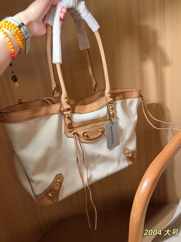Balenciaga White 40x30x16cm shoulder bag — AAA Quality Replica