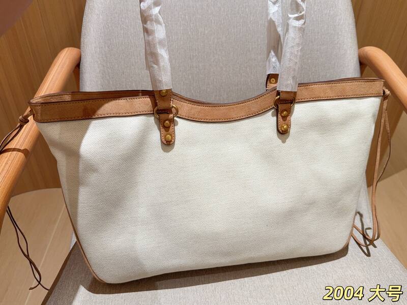 Balenciaga White 40x30x16cm shoulder bag — AAA Quality Replica