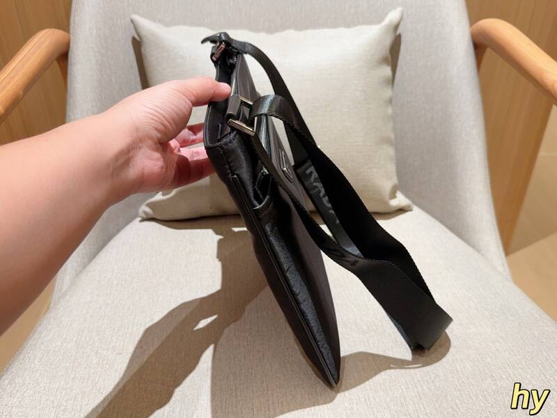 Prada Black shoulder bag — Top Quality Replica