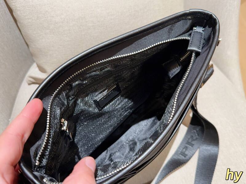 Prada Black shoulder bag — Top Quality Replica