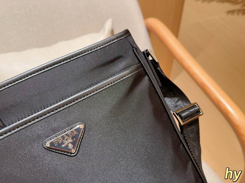 Prada Black shoulder bag — Top Quality Replica
