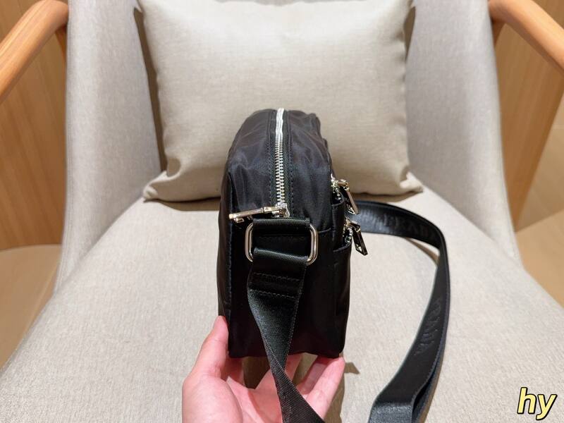 Prada Black shoulder bag — AAA Quality Replica