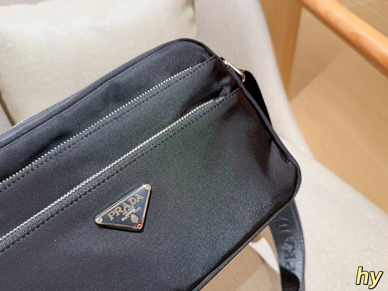Prada Black shoulder bag — AAA Quality Replica