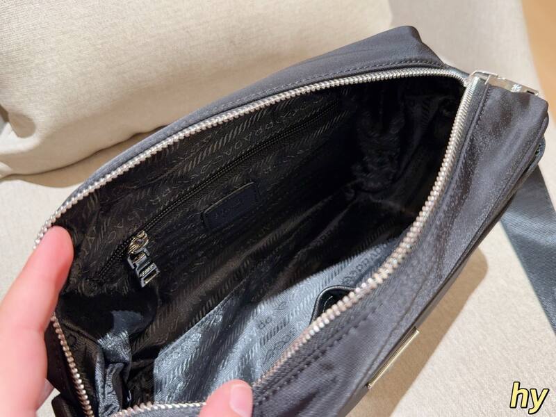 Prada Black shoulder bag — AAA Quality Replica