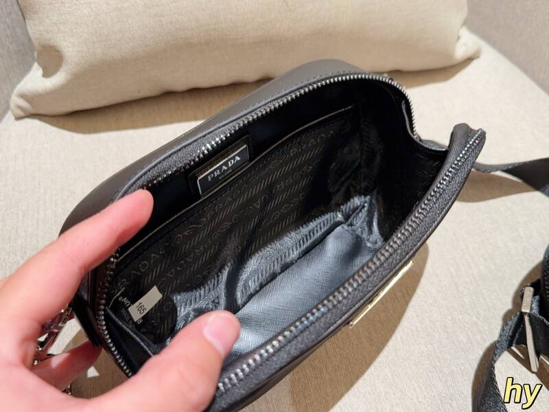 Prada Black shoulder bag — AAA Quality Replica