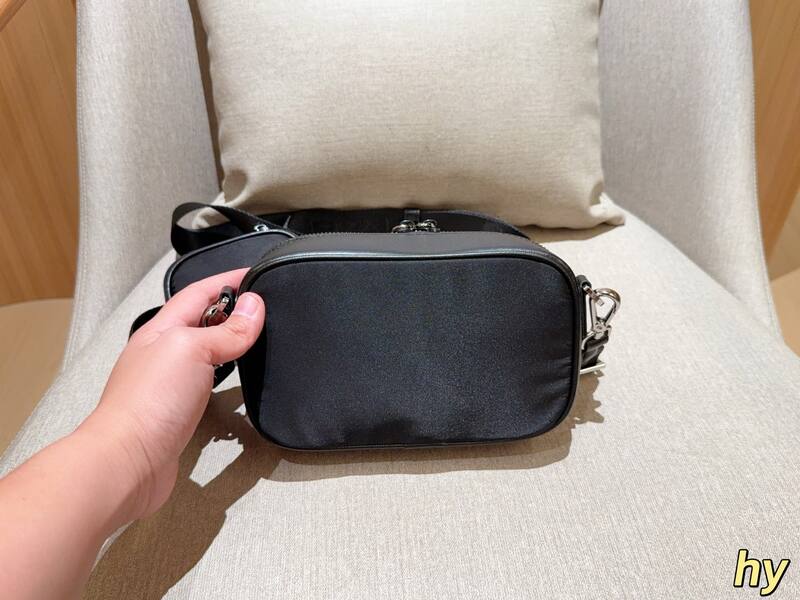 Prada Black shoulder bag — AAA Quality Replica