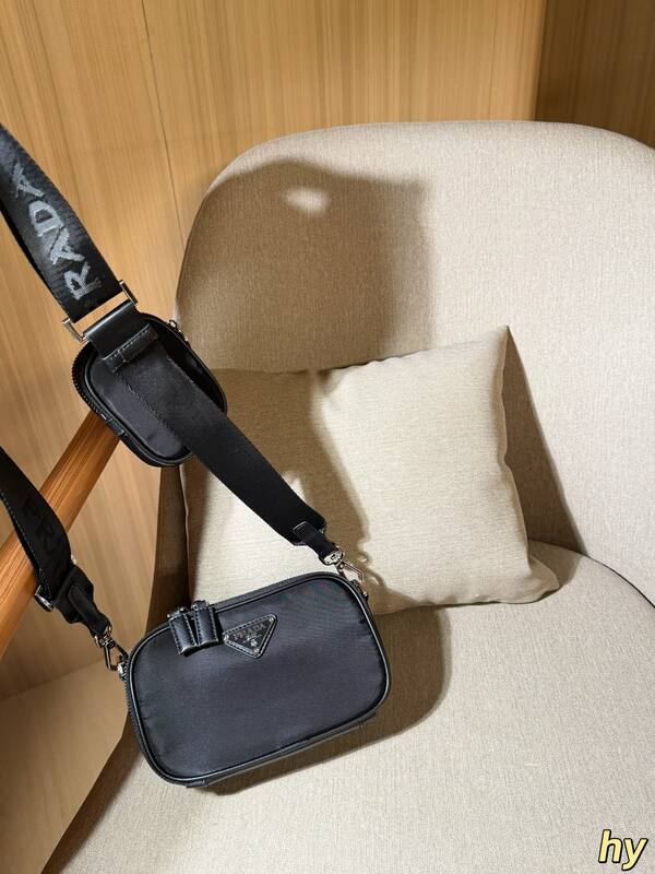 Prada Black shoulder bag — AAA Quality Replica