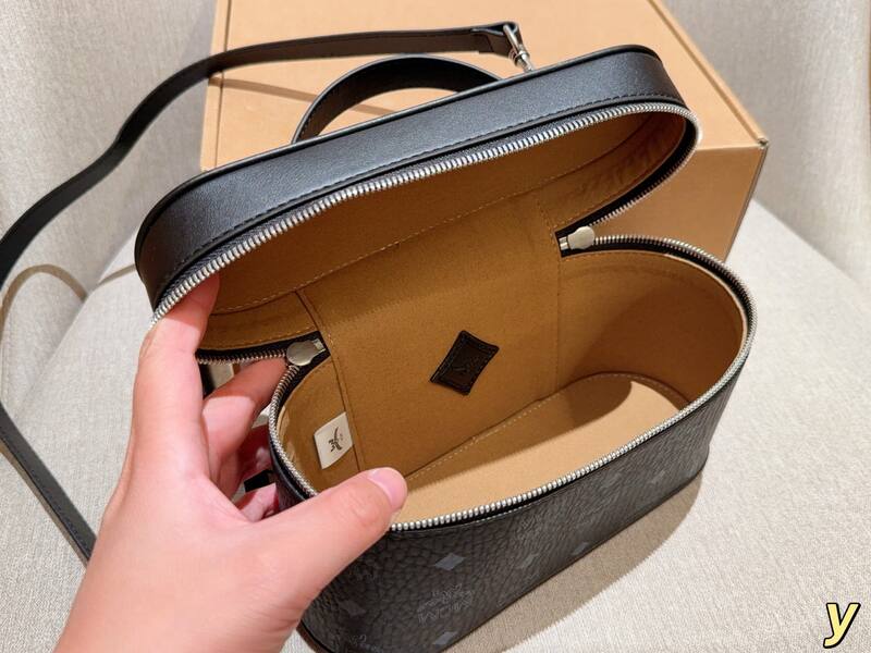 MCM Monogram 25x18x10cm shoulder bag — AAA Quality Replica