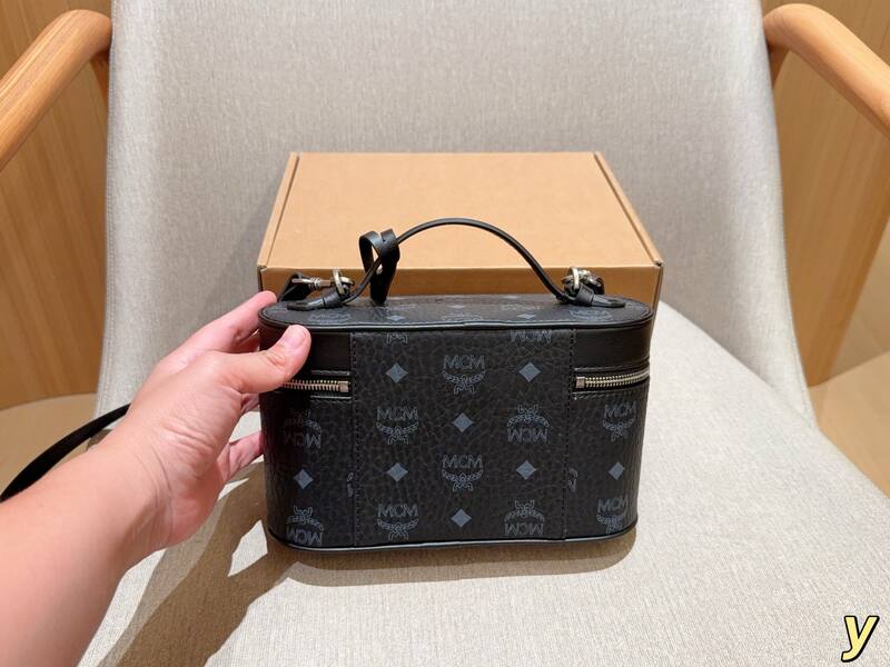MCM Monogram 25x18x10cm shoulder bag — AAA Quality Replica