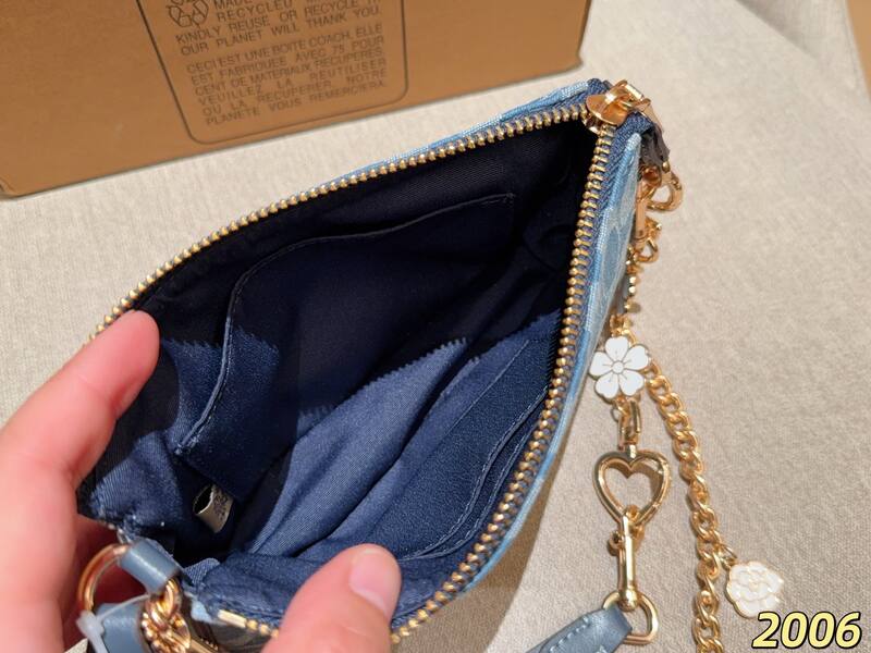 Coach Monogram shoulder bag — Top Quality Replica