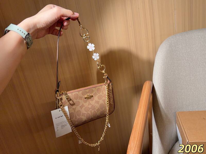 Coach Brown shoulder bag — 1:1 Replica