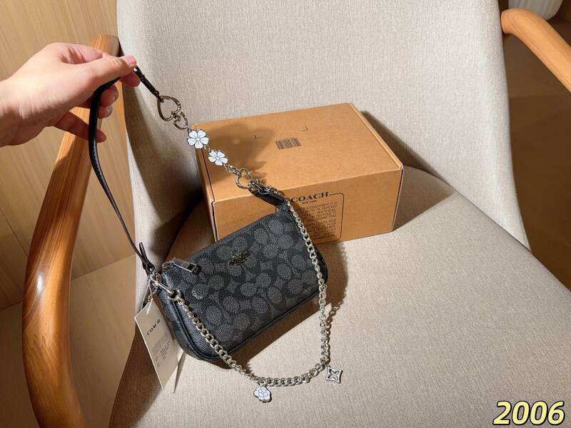 Coach Brown shoulder bag — 1:1 Replica