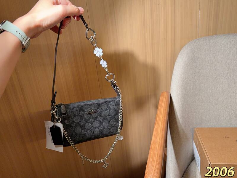 Coach Brown shoulder bag — 1:1 Replica