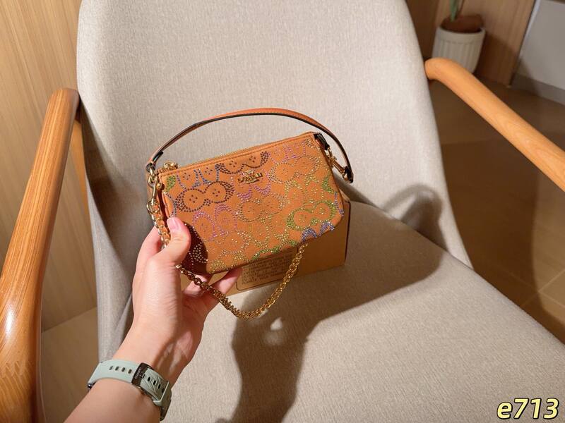 Coach Brown shoulder bag — Premium Replica