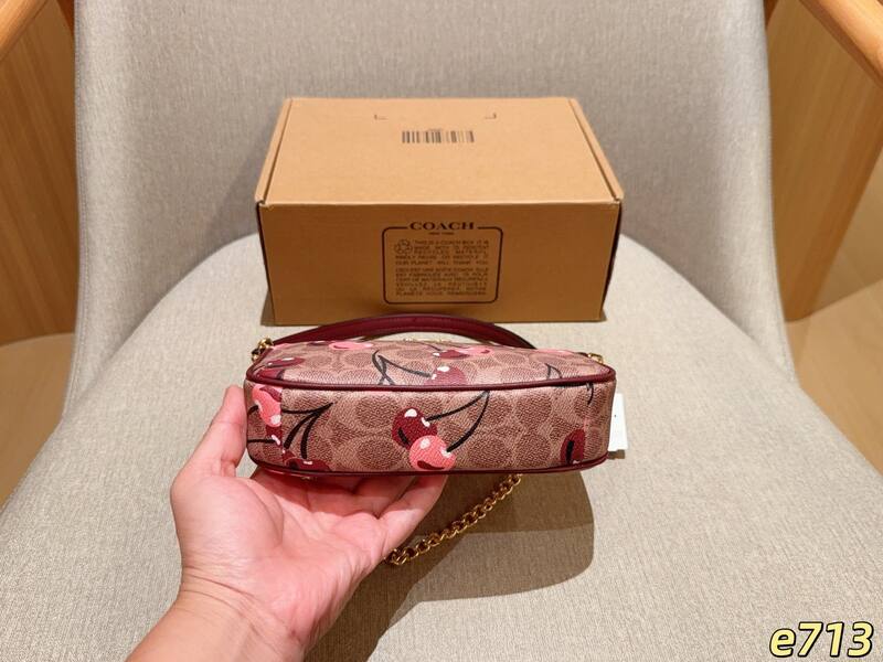 Coach Gold 25x18x10cm shoulder bag — 1:1 Replica