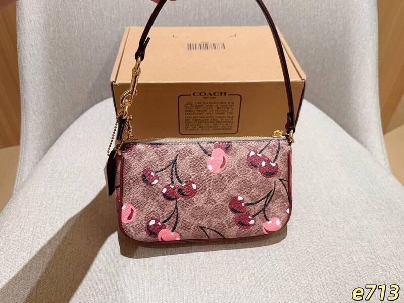 Coach Gold 25x18x10cm shoulder bag — 1:1 Replica