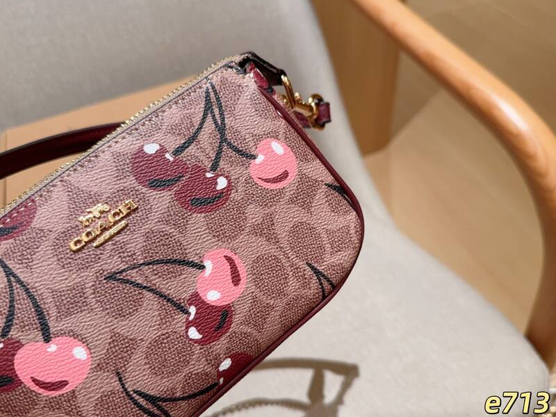 Coach Gold 25x18x10cm shoulder bag — 1:1 Replica