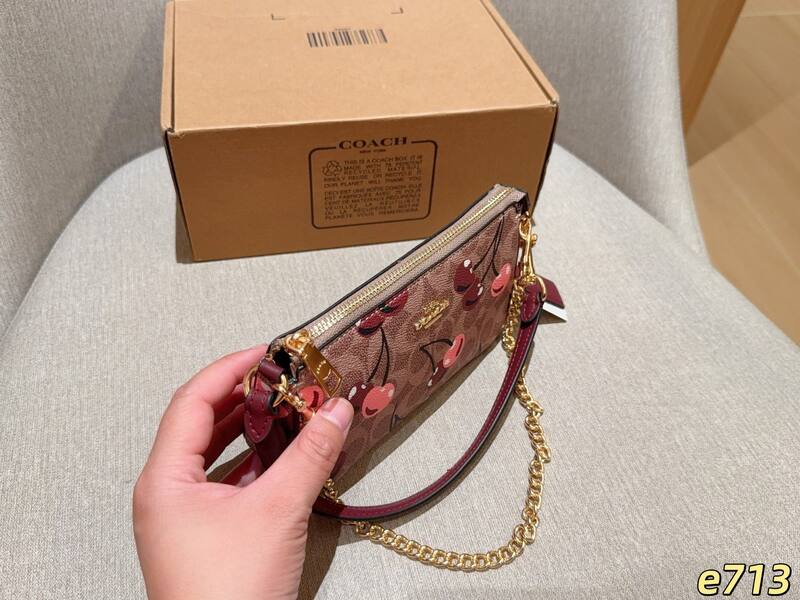 Coach Gold 25x18x10cm shoulder bag — 1:1 Replica