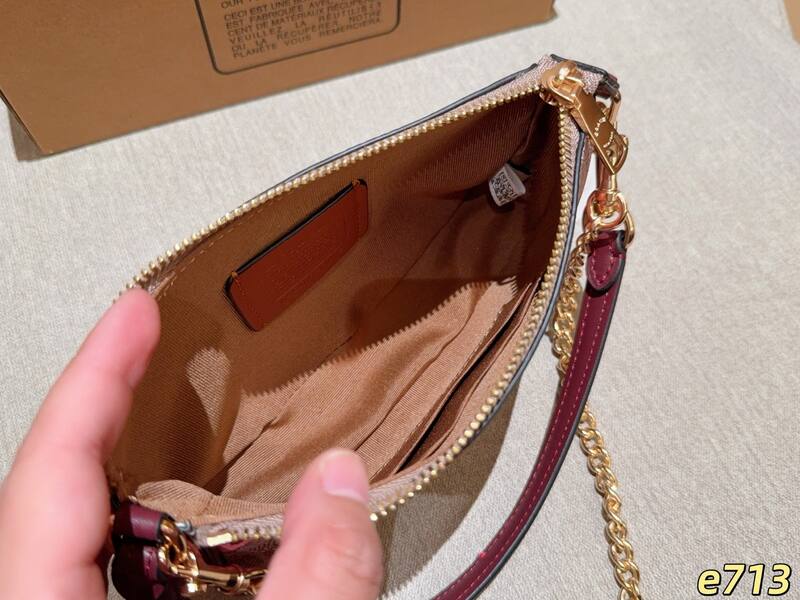 Coach Gold 25x18x10cm shoulder bag — 1:1 Replica