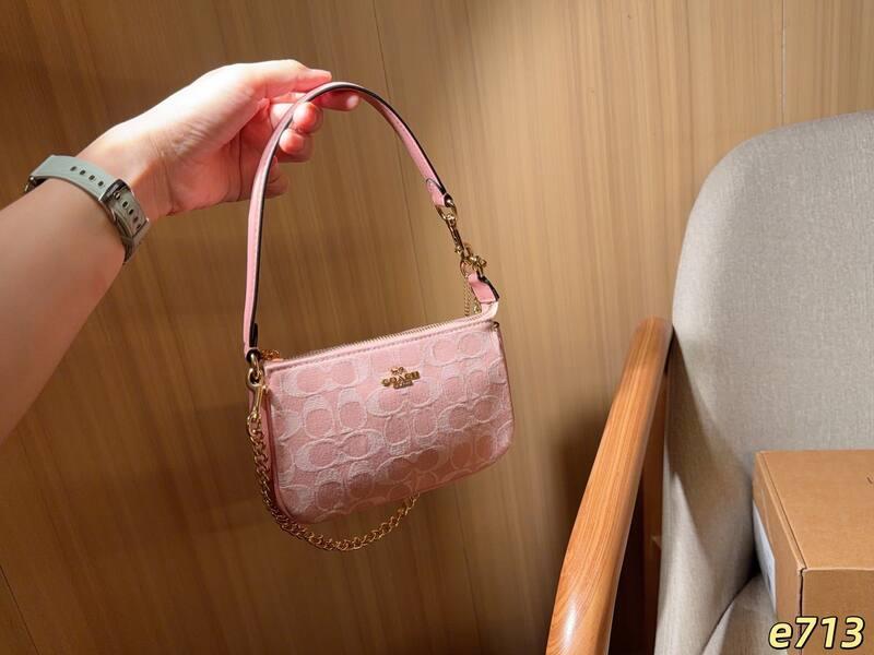 Coach Monogram shoulder bag — Top Quality Replica