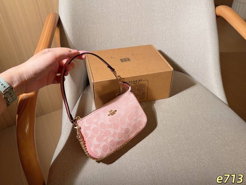 Coach Monogram shoulder bag — Top Quality Replica