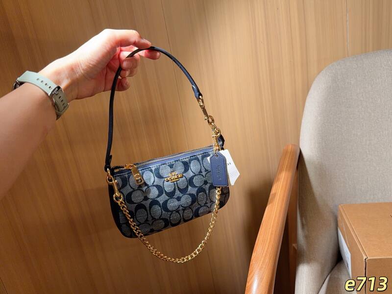 Coach Monogram 25x18x10cm shoulder bag — 1:1 Replica