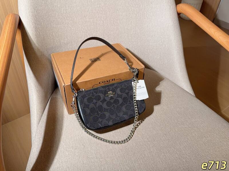Coach Monogram 25x18x10cm shoulder bag — 1:1 Replica