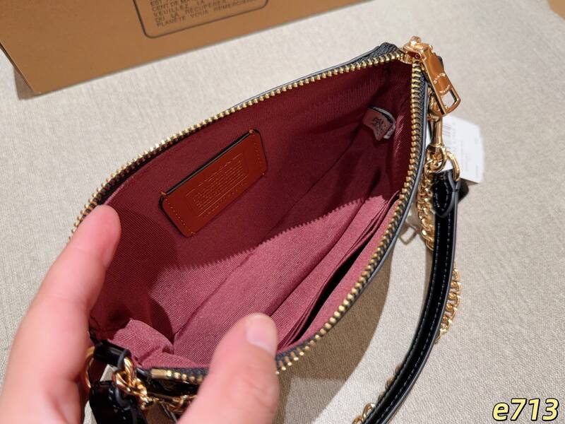 Coach Black 25x18x10cm shoulder bag — Premium Replica