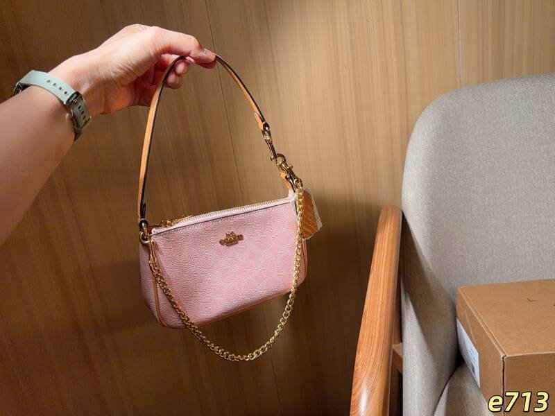 Coach White 25x18x10cm shoulder bag — 1:1 Replica