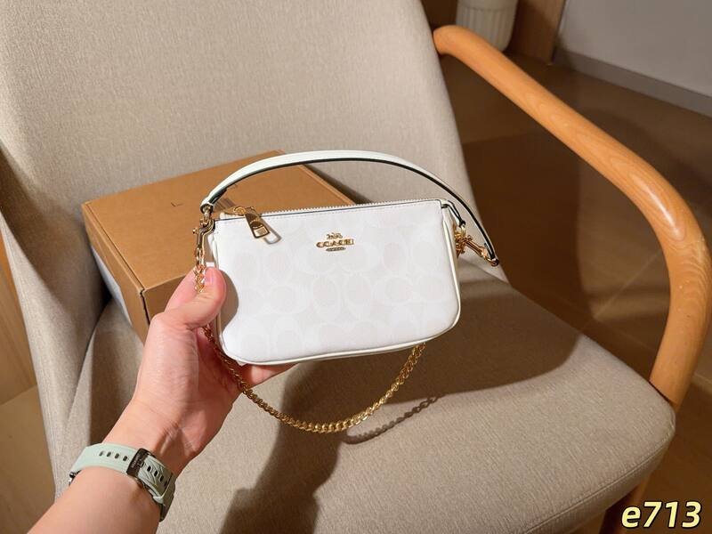 Coach White 25x18x10cm shoulder bag — 1:1 Replica