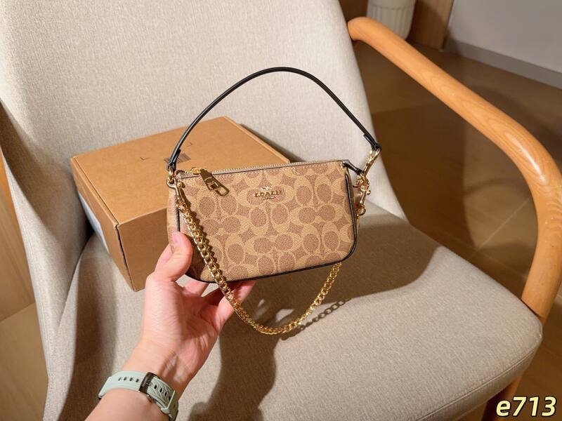 Coach White 25x18x10cm shoulder bag — 1:1 Replica