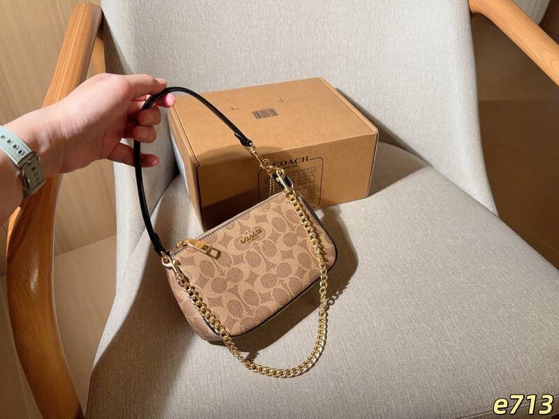 Coach White 25x18x10cm shoulder bag — 1:1 Replica