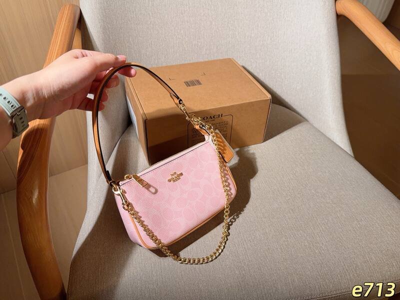 Coach White 25x18x10cm shoulder bag — 1:1 Replica