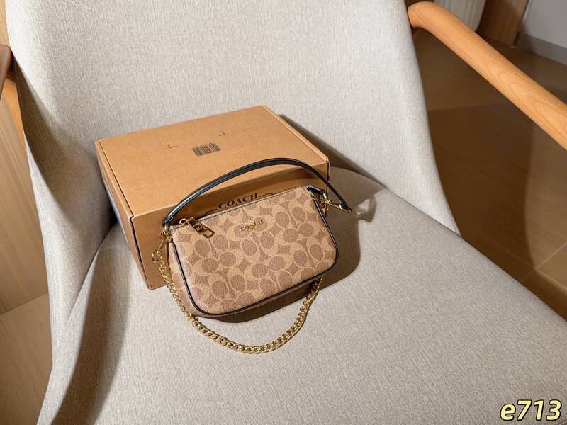 Coach White 25x18x10cm shoulder bag — 1:1 Replica