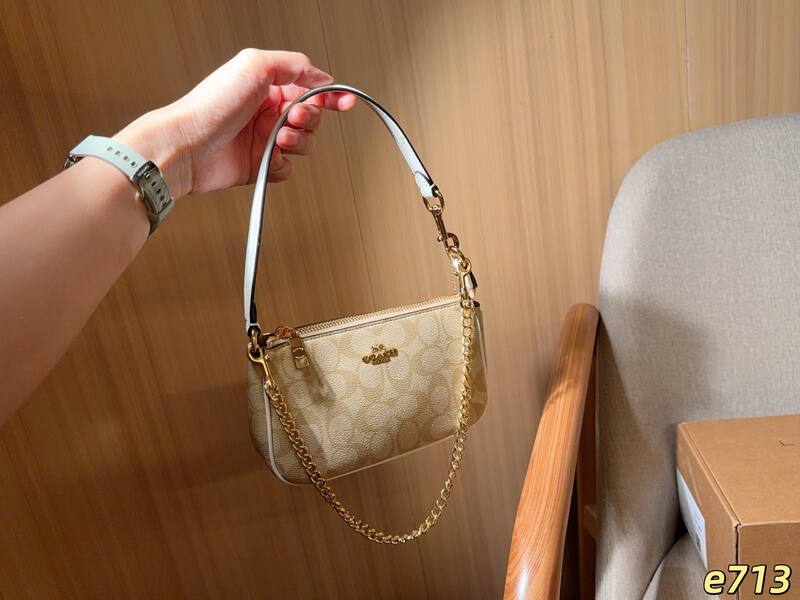 Coach Monogram shoulder bag — AAA Quality Replica