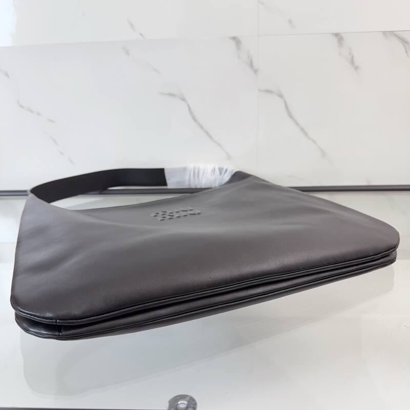 Miu Miu Black 40x30x16cm shoulder bag — 1:1 Replica