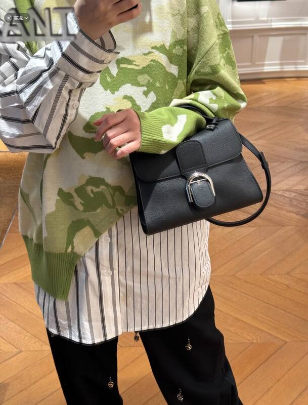 Delvaux Temp te Black top handle — 1:1 Replica