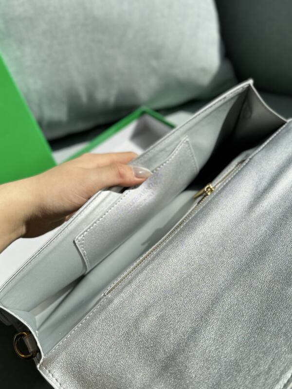 Bottega Veneta Silver shoulder bag — Premium Replica